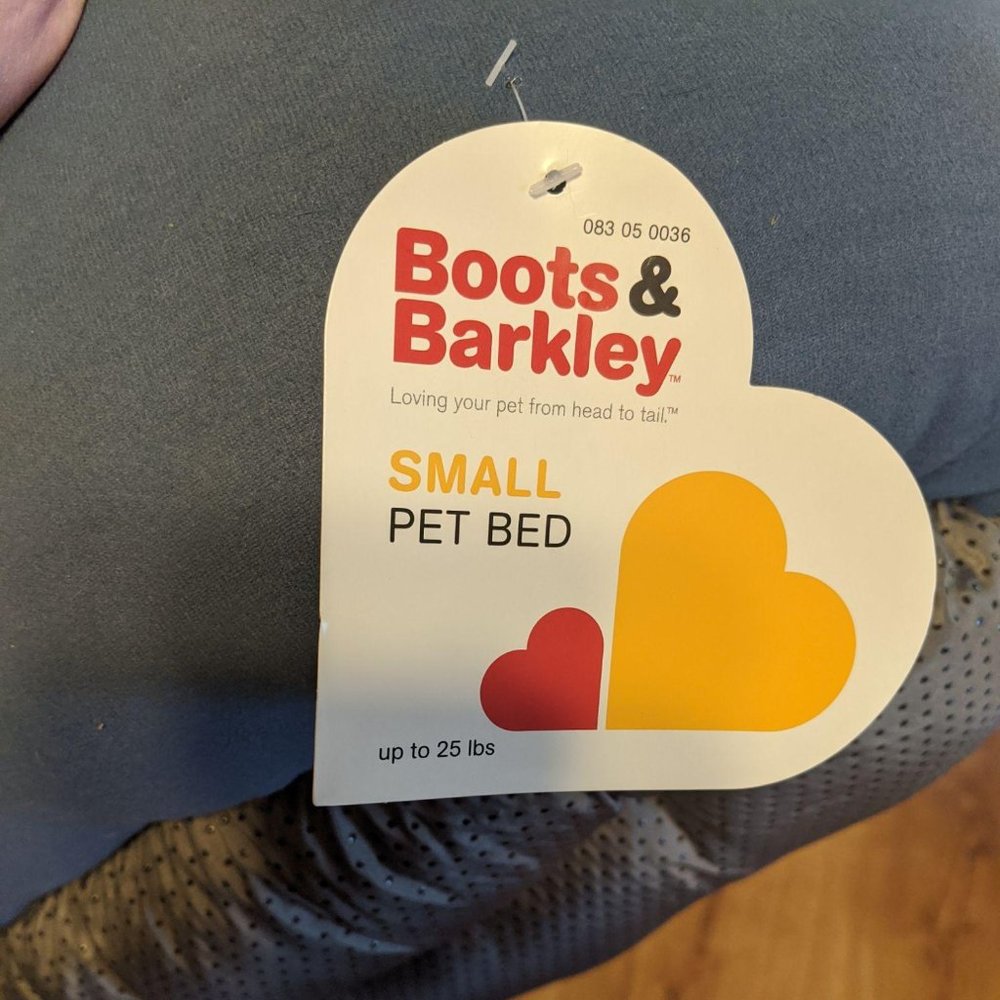 Boots & Barkley Small Pet Bed - Picture 2 of 2